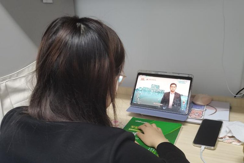 武汉在线教育：互联网时代的知识桥梁